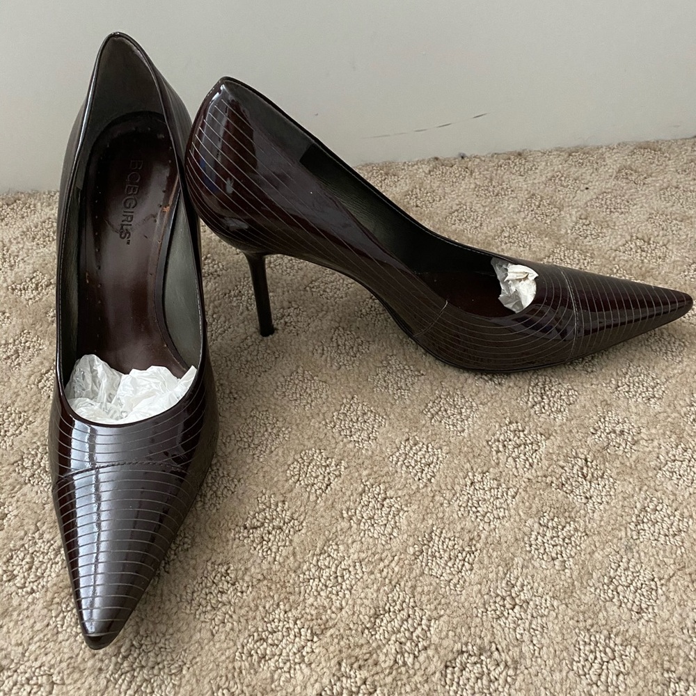 Vintage brown striped BCBG pointy toe pump